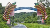 Gapura selamat datang di Kabupaten Pesisir Selatan
