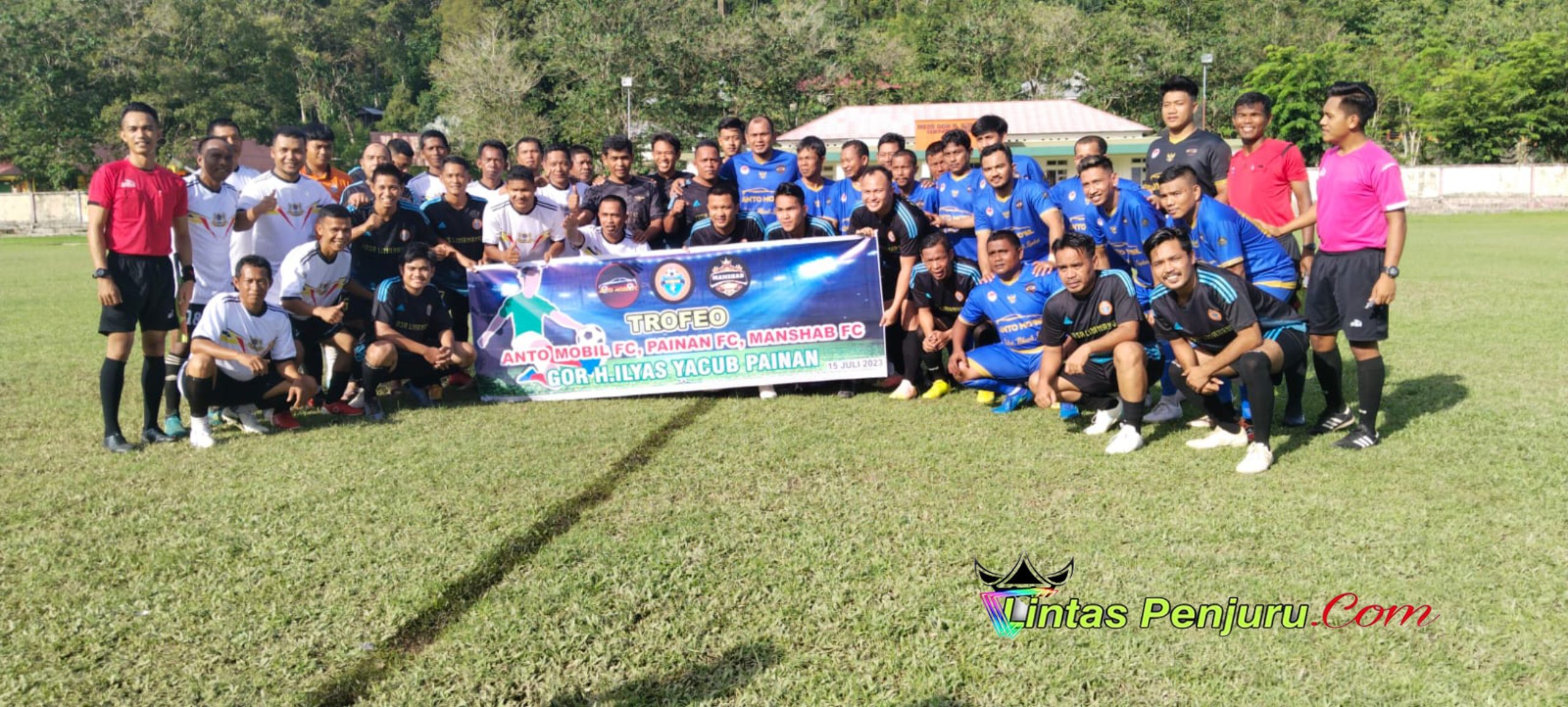 Laga Persahabatan Painan FC Rebut Tropi Juara 1
