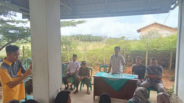 Camat Basa Ampek Balai Tapan Hadiri Pembagian BLT DD Tahap Pertama Di Nagari Dusun Baru Tapan