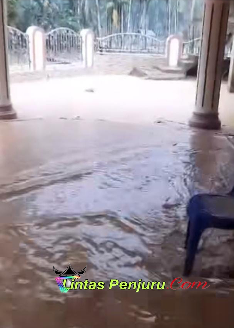 Hujan Lagi Jalan Lintas Padang - Painan Macet Lagi